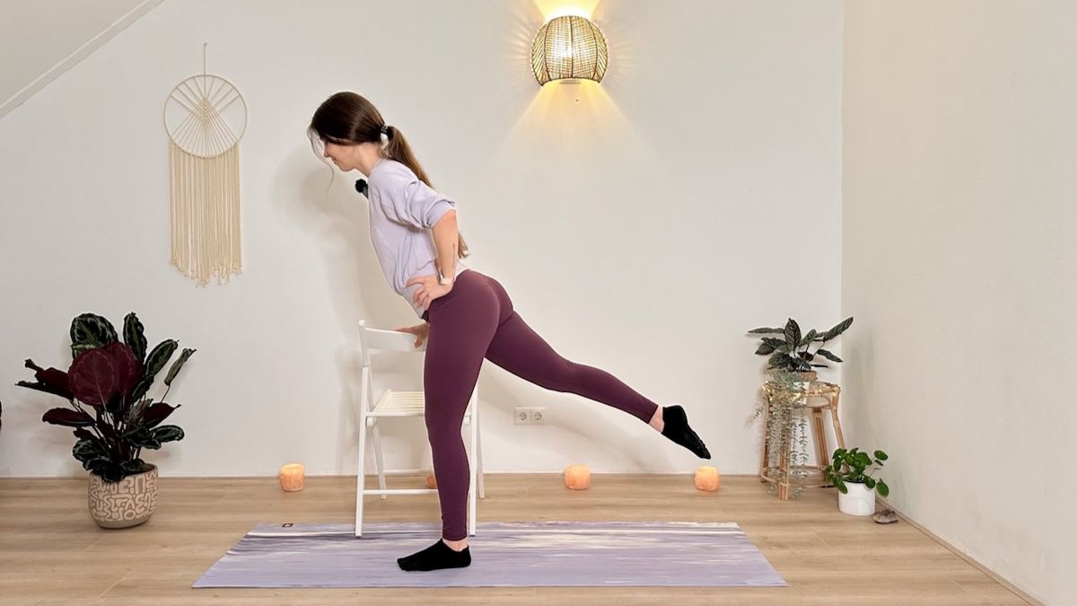 LIVE 20 MIN YOGA AM STUHL || Gleichgewicht, Kraft, Beweglichkeit & Entspannung – Sanft zu den Händen