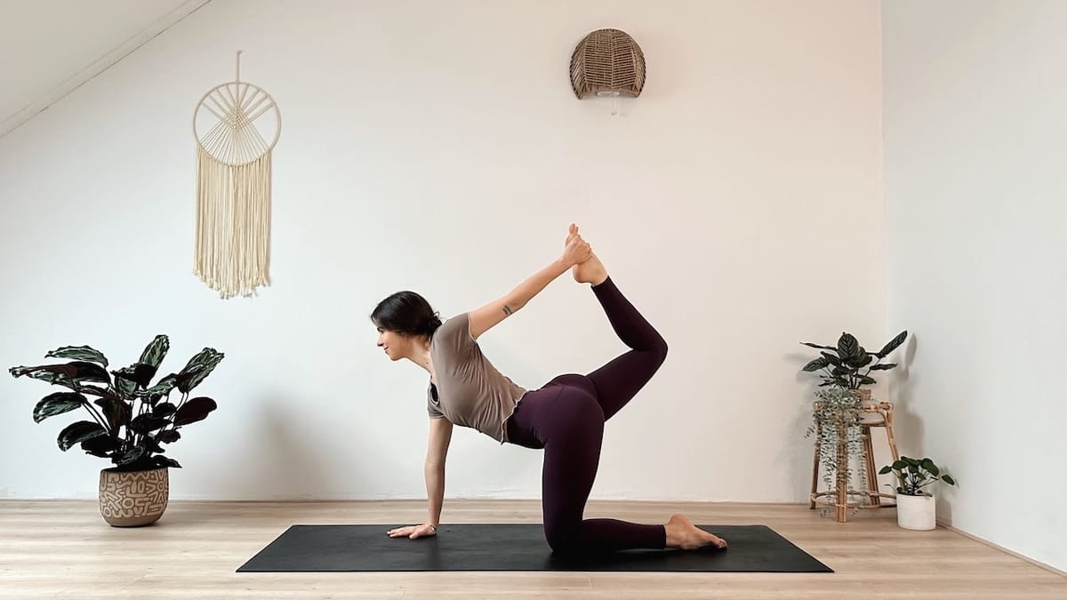 Align • Tag 1 🦋 15 MIN YOGA STRETCH || Sanftes Self Care Yoga für den ganzen Körper