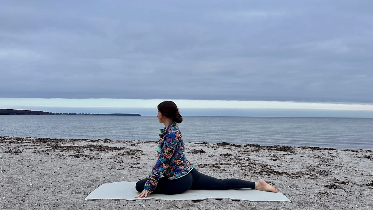 15 MIN SLOW FLOW || Yoga für stressige Zeiten – Entspannend, Sanft & Ruhig (Fill Your Cup-Reihe)