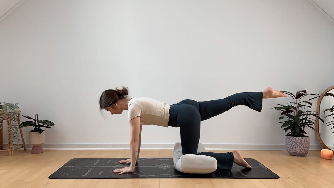 15 MIN WINTER YOGA || Slow Flow (mit Bolster oder Kissen) ❄️ Wintersonnenwende