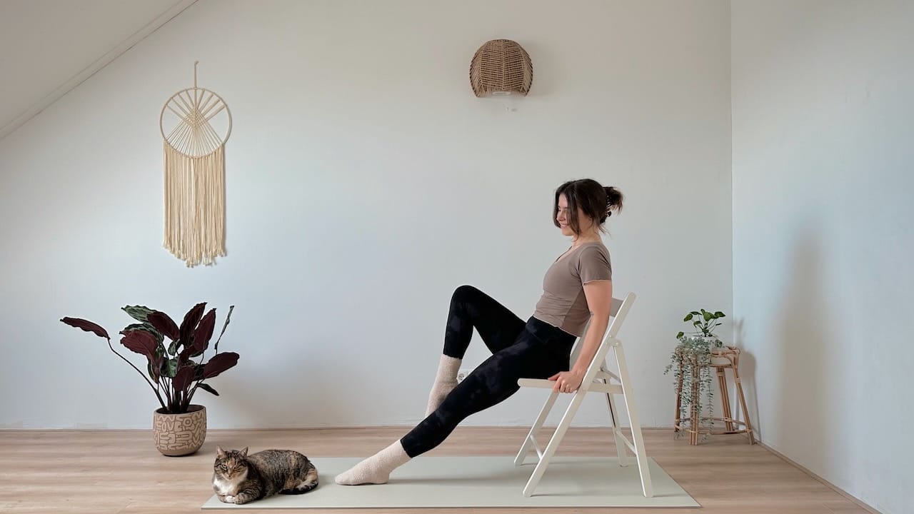 10 MIN STUHL YOGA WORKOUT || Trainiere den ganzen Körper, Gleichgewicht & Beweglichkeit (ohne Reden)