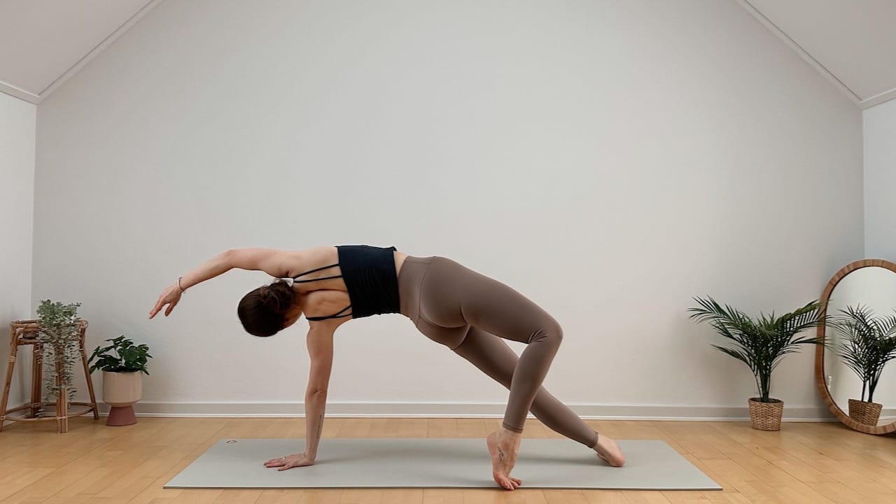 Tag 10 ✨ 10 MIN YOGA GLOW || Full Body Yoga x Pilates Workout Flow – 10 Tage, 10 Minuten Yoga