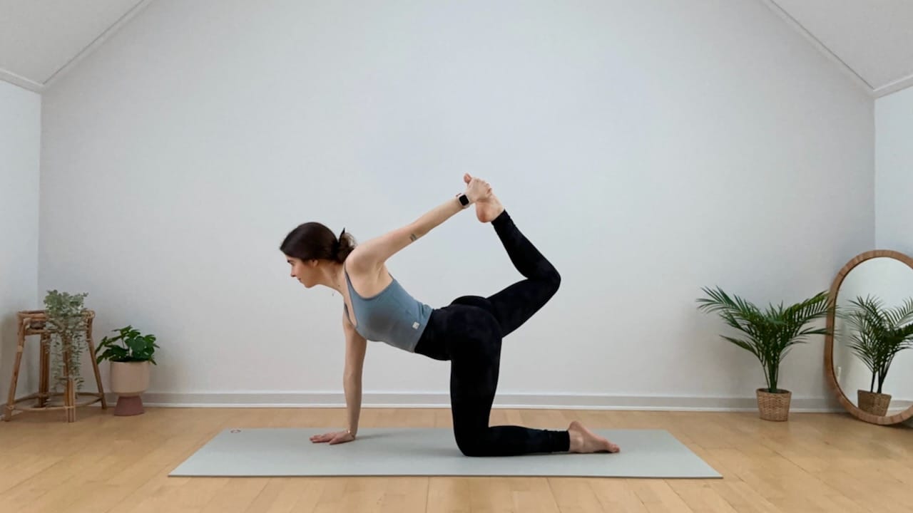 Tag 2 ✨ 10 MIN YOGA WORKOUT || Core, Beine & Gleichgewicht – 10 Tage, 10 Minuten Yoga