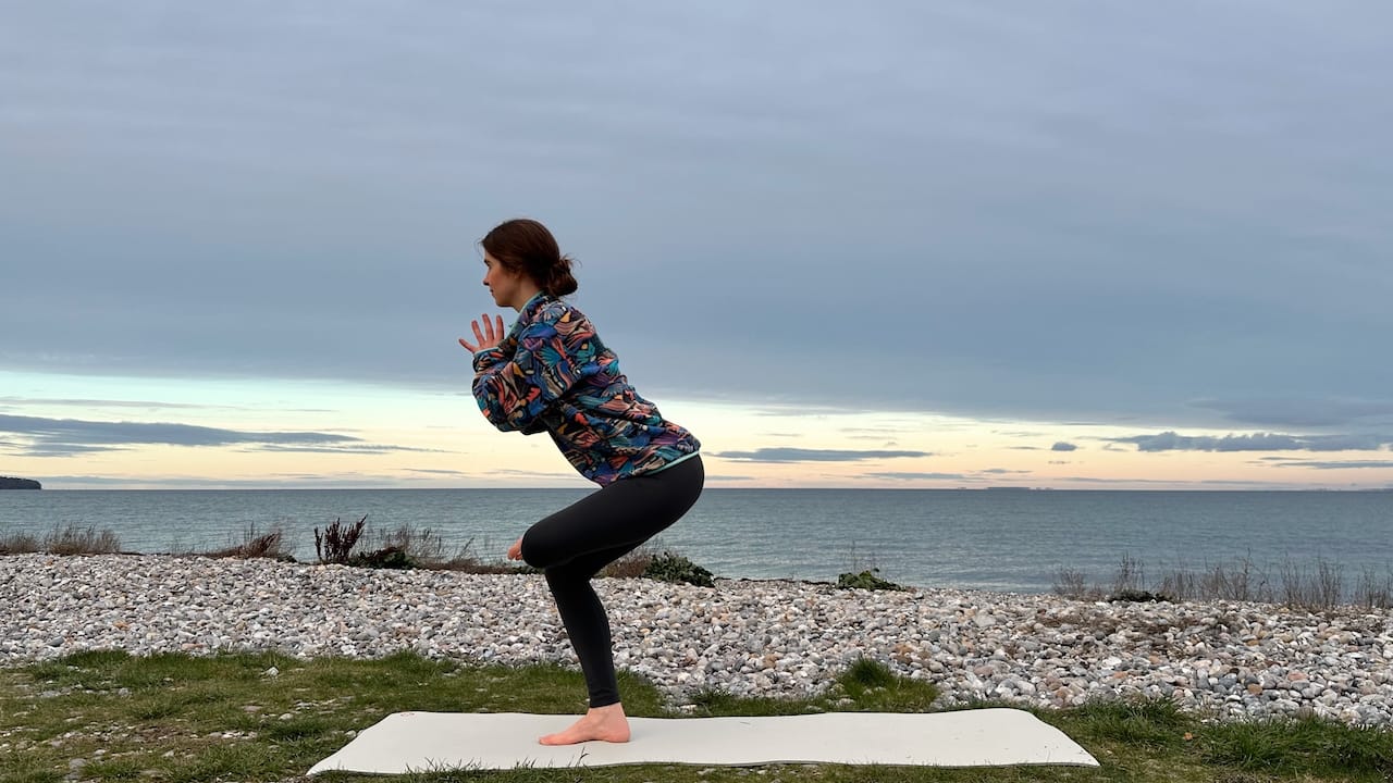 15 MIN YOGA FLOW || Energie, Balance & Ausgeglichenheit (Fill Your Cup-Reihe)