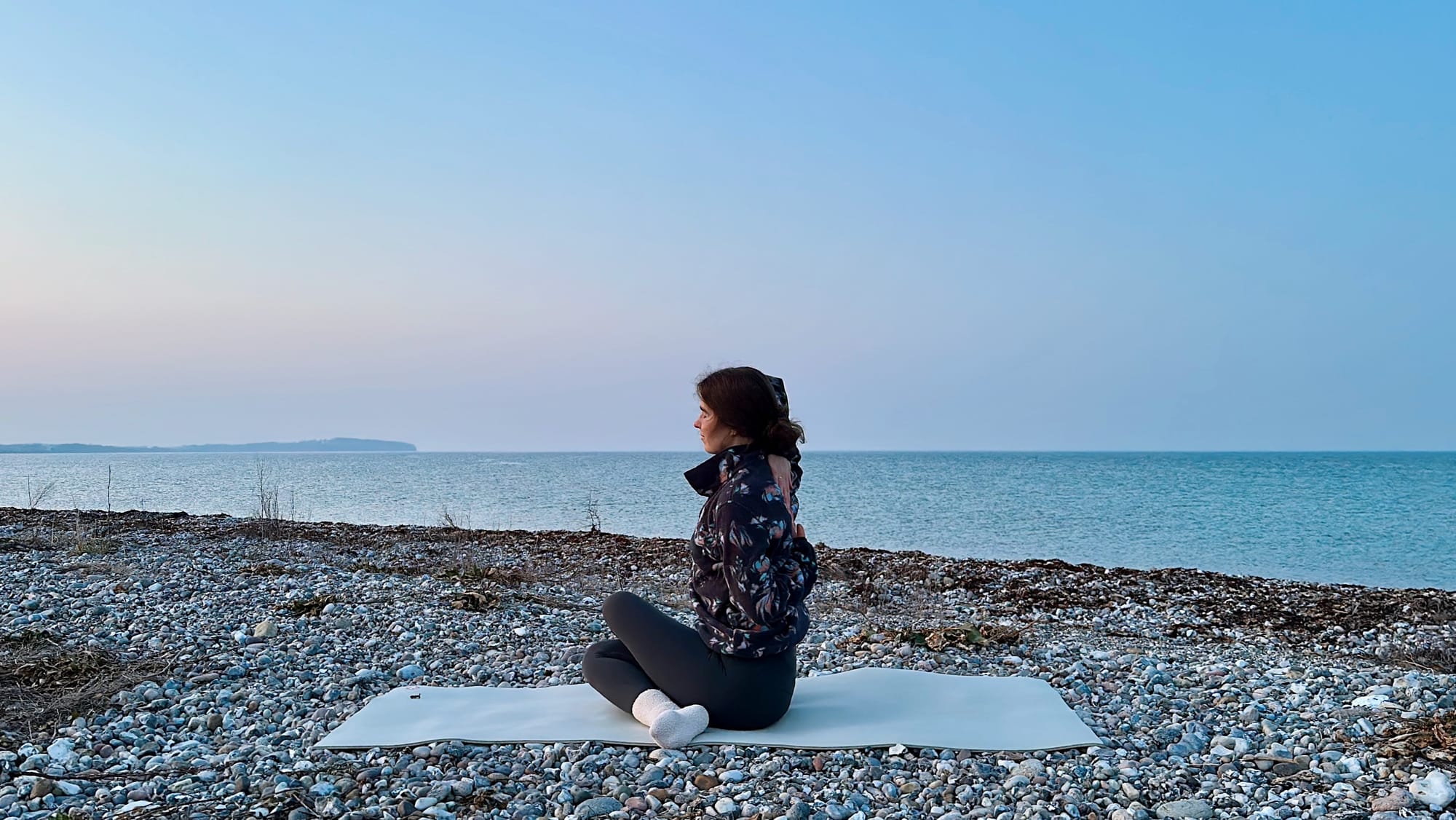 15 MIN SLOW FLOW || Yoga für Beweglichkeit, innere Ruhe & Entspannung 🌸 Frühlings-Yoga Tag 3/3