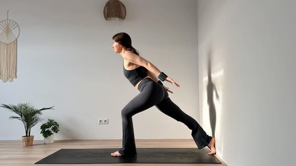 20 MIN WAND PILATES || Beine, Gesäß & Arme – optional mit kleinen Gewichten