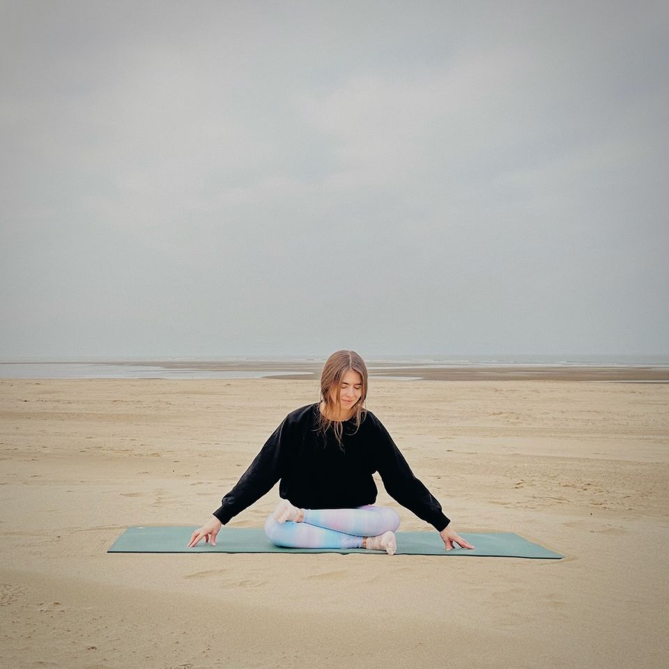 15 MIN SLOW FLOW || Anti-Stress Yoga für Entspannung & innere Ruhe 🪷 Sanftes Yoga für Anfänger