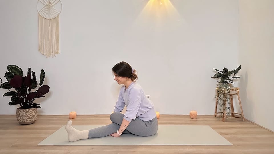 LIVE 20 MIN YOGA IM SITZEN || Sanftes Yoga zum Entspannen – schonend für Hände & Handgelenke 🫶