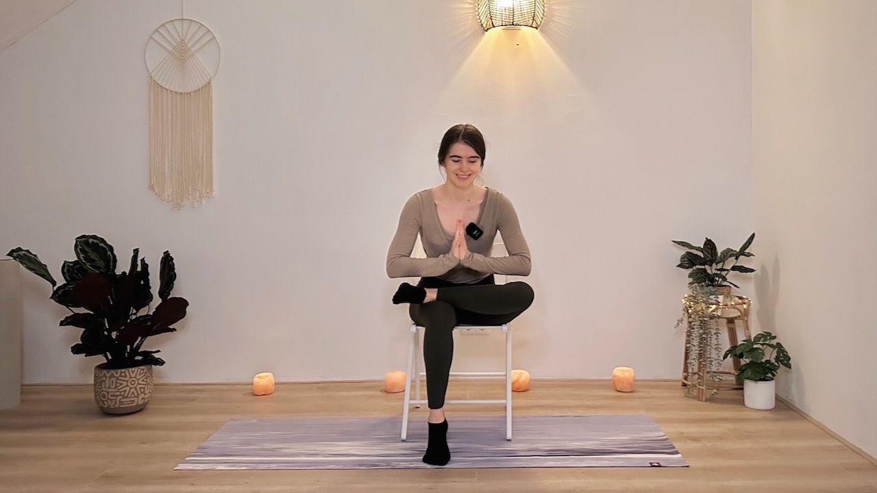 LIVE 25 MIN STUHL YOGA WORKOUT || Gleichgewicht, Kraft & Entspannung für den ganzen Körper ✨ Sanft